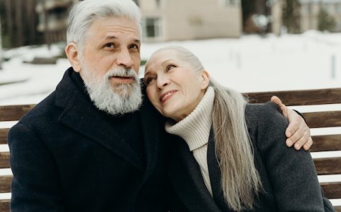 kobieta i mezczyzna seniorzy