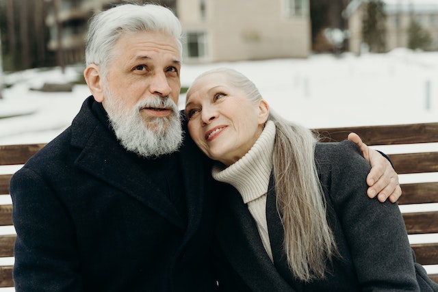 kobieta i mezczyzna seniorzy