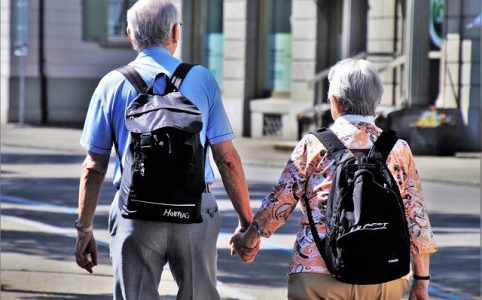 Seniorzy w podróży